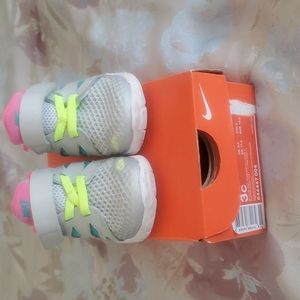 Nike sneakers girl size 3C bright pin/green/grey
